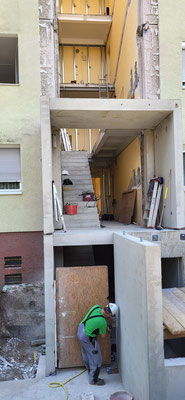 Anbau des neuen Treppenhauses