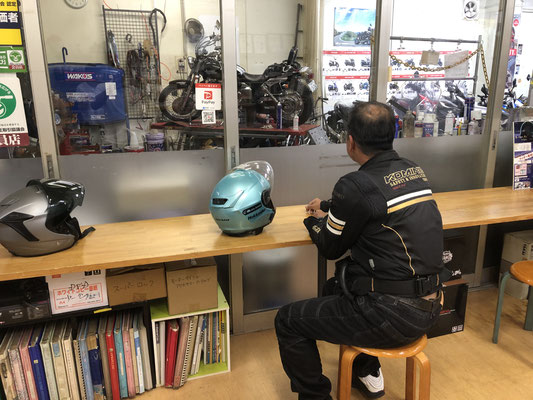 待合室から作業がみれます。