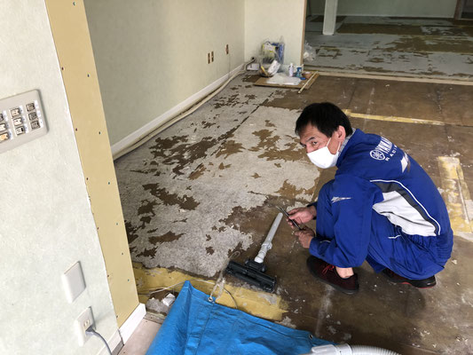 空いた時間でみんなでペリペリめくるしかない