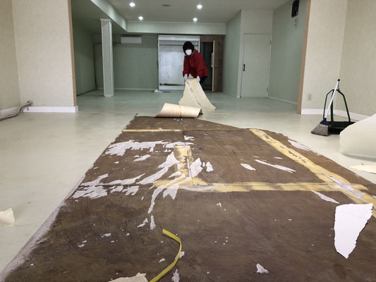 床のクッションフロアをはがす