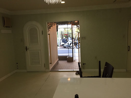 内装はバブル時代の名残