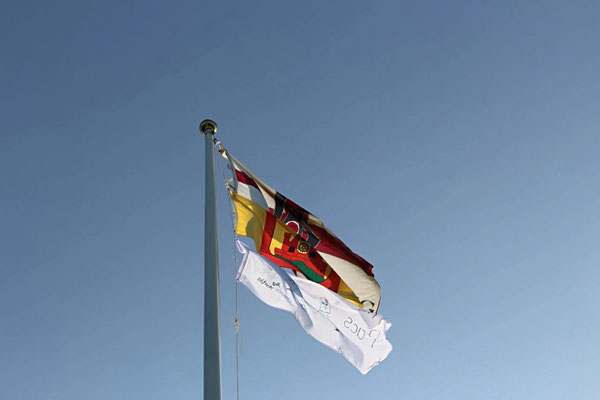 Von oben nach unten: Banner der KjG, Stadt Gevelsberg, Siegerteam.