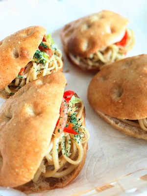 塩焼きそばフォカッチャ