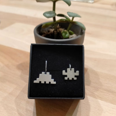 hashka-fusion-boucles-d-oreille-contemporaines-argent-invader-artisan-bijoutier-créateur-auvergne