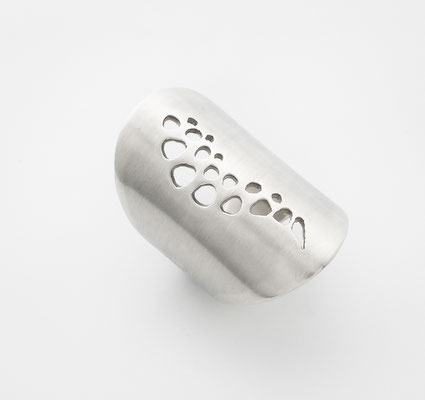 bague-contemporaine-longue-argent-vegetale-femme-artisan-bijoutier-joaillier-createur-auvergne-rhone-alpes