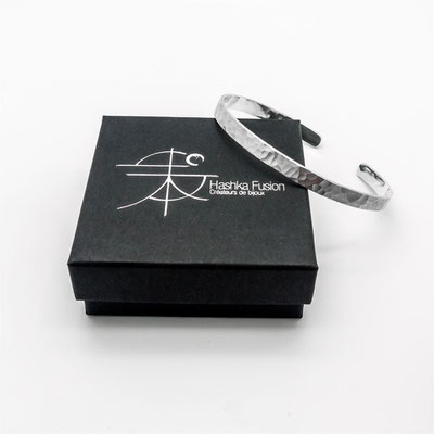 bracelet-jonc-contemporain-fin-argent-homme-femme-martele-noir-blanc-bijoutier-joaillier-createur-auvergne-rhone-alpes
