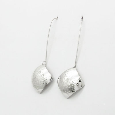 boucles-oreilles-contemporaines-argent-martelees-artisan-bijoutier-joailler-createur-auvergne