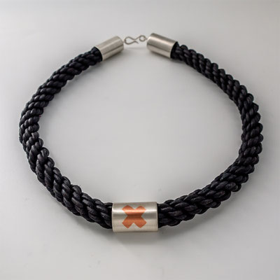 hashka-fusion-collier-contemporain-createur-homme-croix-not-agreed-argent-cuir-artisan-bijoutier-joaillier-createur-auvergne-rhone-alpes