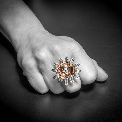 bague-contemporaine-argent-cuivre-tete-de-mort-fleur-artisan-bijoutier-joaillier-createur-auvergne-rhone-alpes