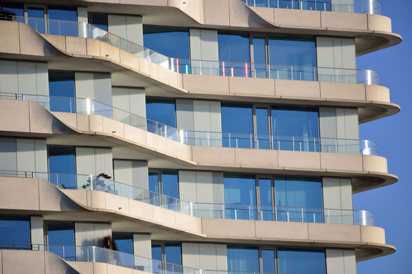 6 - Detailaufnahme Marco Polo Tower in Hamburg.