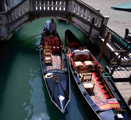 13 - Venedig Gondelverkehr auf den Kanälen