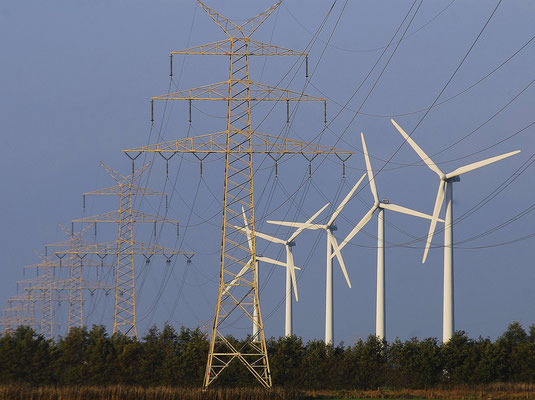 4- Windrad, Windkraftanlage, Windpark, Windkraft, Windgenerator, Niedersachsen, Strommasten, Bützfleth , Ökostrom