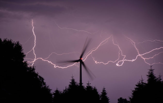 12- Windrad, Windkraftanlage, Windpark, Windkraft, Gewitter, Blitz, love,  lightning, Windgenerator, Windpark Oederquart, Niedersachsen, Ökostrom