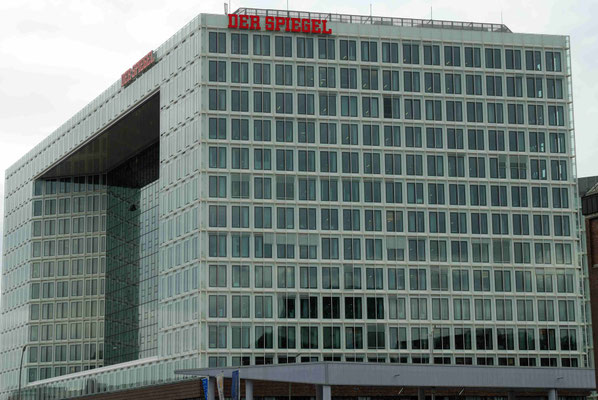 17 - Hamburgs Moderne Architektur -  Das Spiegel Haus. Das Spiegel-Gebäude Ericusspitze ist ein Hochhaus in der Hamburger HafenCity im Quartier Brooktorkai/Ericus.