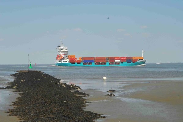 51- Schiffe auf der Elbe