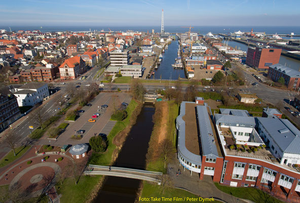 26 - Cuxhaven von oben - der Blick Richtung Elbe