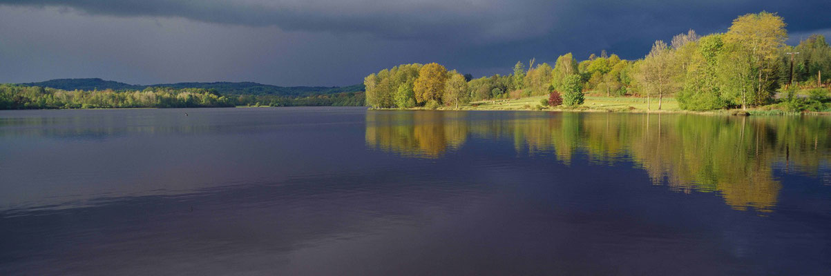 2- Spiegelung, See in Frankreich, Panorama, France