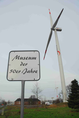 113- Museum der 50er Jahre, Schild, Windrad, Bremerhaven