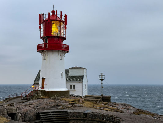 Das wochenlange Hoch über Skandinavien hat sich definitiv verabschiedet. Zügiger Wind und Regen peitscht über Lindesnes, den südlichsten Punkt von Norwegen