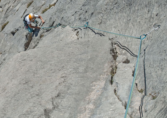 Die dritte Länge verläuft an Schuppen und Verschneidungen welche ein abwechslunsreiches Höherkommen ermöglichen