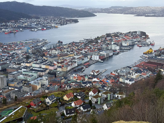 Blick von Floyen auf Bergen hinunter, mit der Bahn hoch und zu Fuss runter, haben wir immer einen schönen Ausblick auf die Stadt