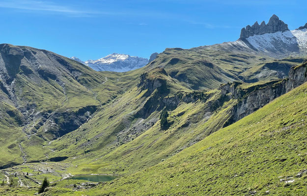 Lobhörner und Schilthorn, darunter das Sulsseeli