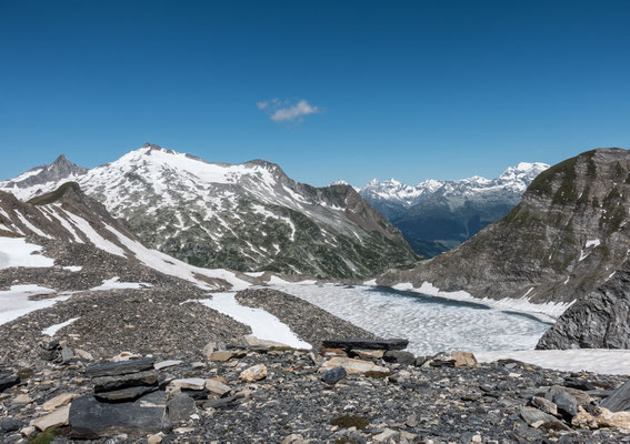 Vom Glatscher dil Terri ist nichts mehr übrig, einzig der namenlose See liegt zum Teil noch unter einer Eisschicht verborgen