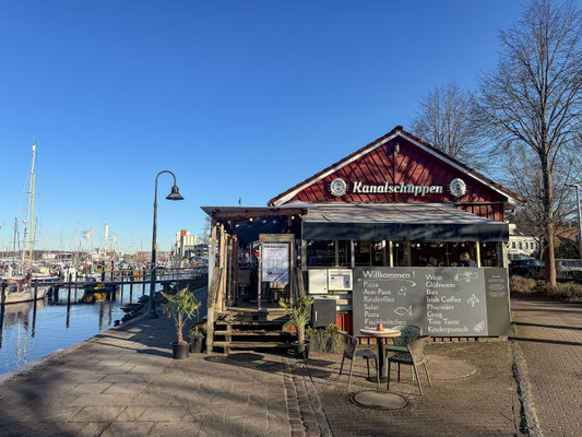 Flensburg, nach einer saukalten Nacht im Bus nahe Hamburg