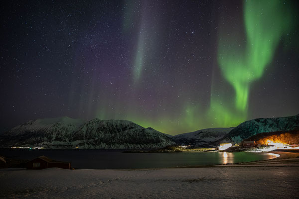 Nordlichter über der Insel Grytoya von Elgsnes aufgenommen