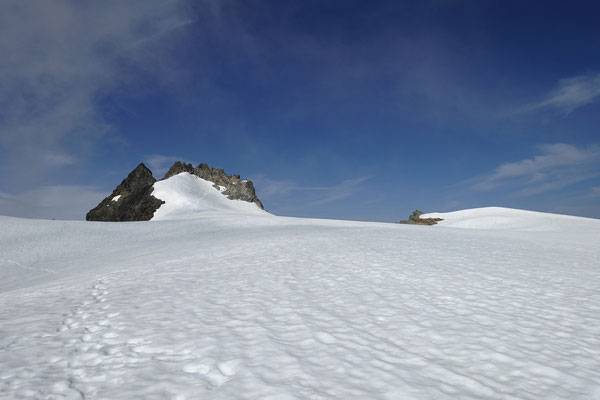 Ganz links das Obertaljoch, daneben der Fünffingerstock und rechts davon der Skigipfel