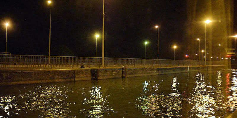 Remplissage terminé à 4H34 - Le temps de remplissage ou de vidange est de 7 minutes - 2 aqueducs permettent de laisser passer 165m3 par seconde pour le remplissage