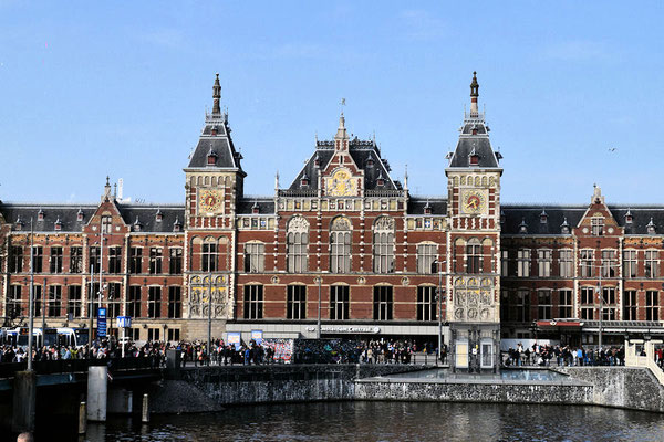 La gare ferroviaire centrale "Centraal Station"