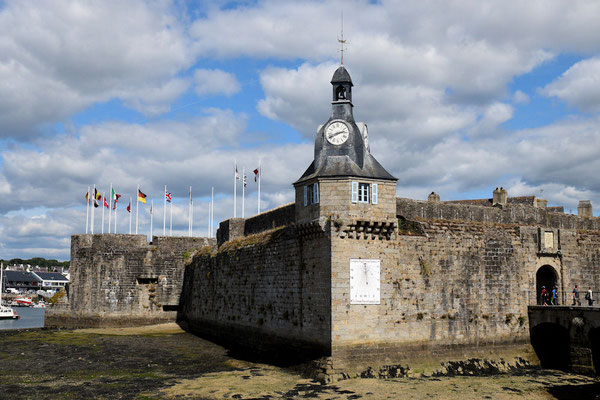 Visite de la Ville-Close - L'entrée Ouest à marée basse