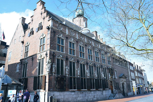 L'Hôtel de Ville