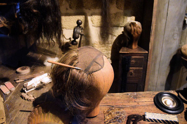 Pour une perruque en cheveux naturels, rendons-nous chez le Perruquier !