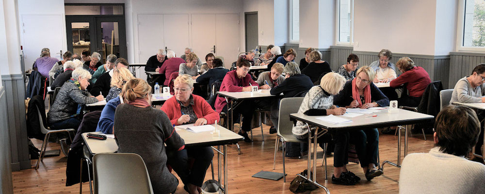 Mado, la présidente des Amitiés Pertraises (de dos à gauche) s'est jointe à l'équipe de Retiers et Gérard le trésorier complète l'équipe de Brielles