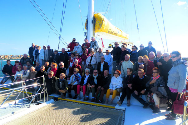 L'équipage au complet sur le catamaran !