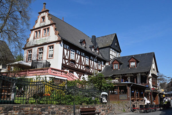 Découverte de la ville,  Rüdeschem est une ville du Land de Hesse,  avec une population qui approche les 10 00 habitants. Le tourisme est la principale source de revenus 