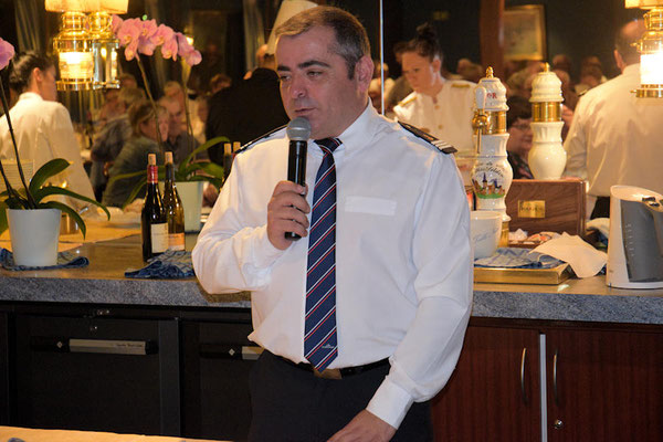 Filipe, notre commissaire de bord, heureux et satisfait 