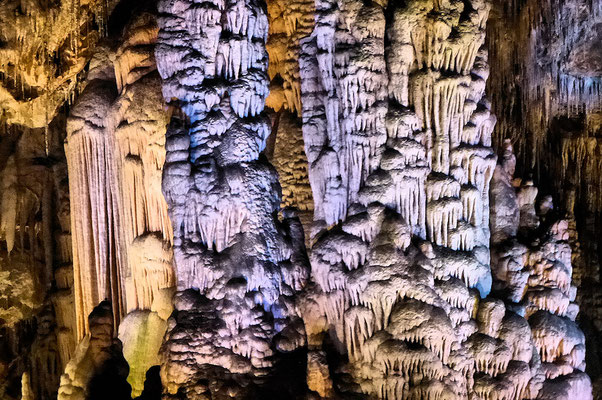 Des stalactites et stalagmites dans les grottes des Canalettes à Villefranche de Conflent