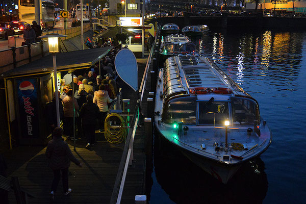 Accès au bateau mouche