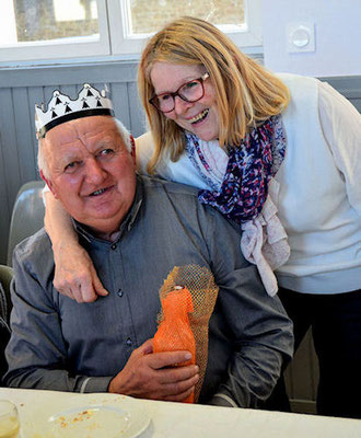 Raymond nommé Roi des Rois avec le spécial cadeau