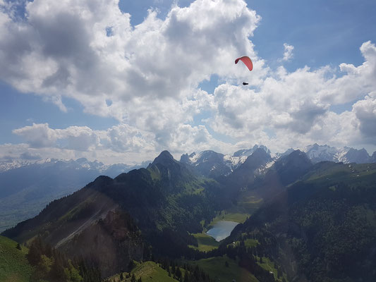 Der Blick zurück über das gesamte Säntisgebirge