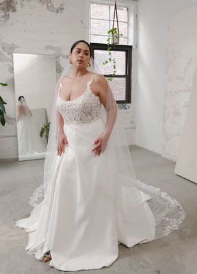 Brautkleid mit toller Paßform für große Größen