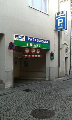 Einfahrt Parkgarage Boe - Nähe Vipha Thai Massage Steyr