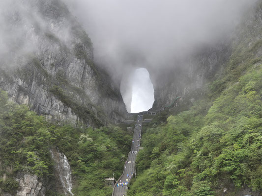 📍Tianmen Mountain