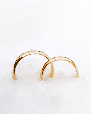 Eheringe im Schnee