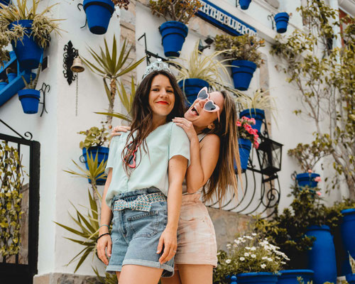 sesión de fotos de despedida de soltera en el barrio de Santa cruz en Alicante