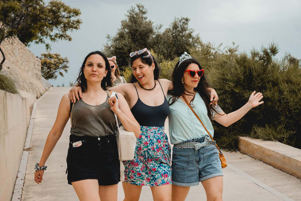 sesión de fotos de despedida de soltera en el castillo santa Barbara en Alicante