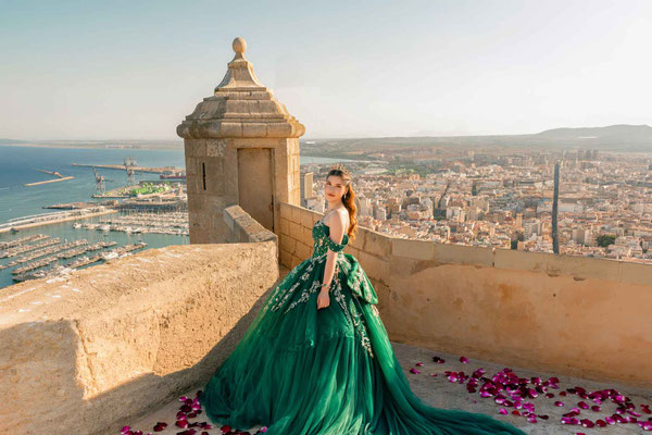 Sesión de fotos de quinceañera en el Castillo de Santa Barbara en Alicante con el fotografo Miguel Zare